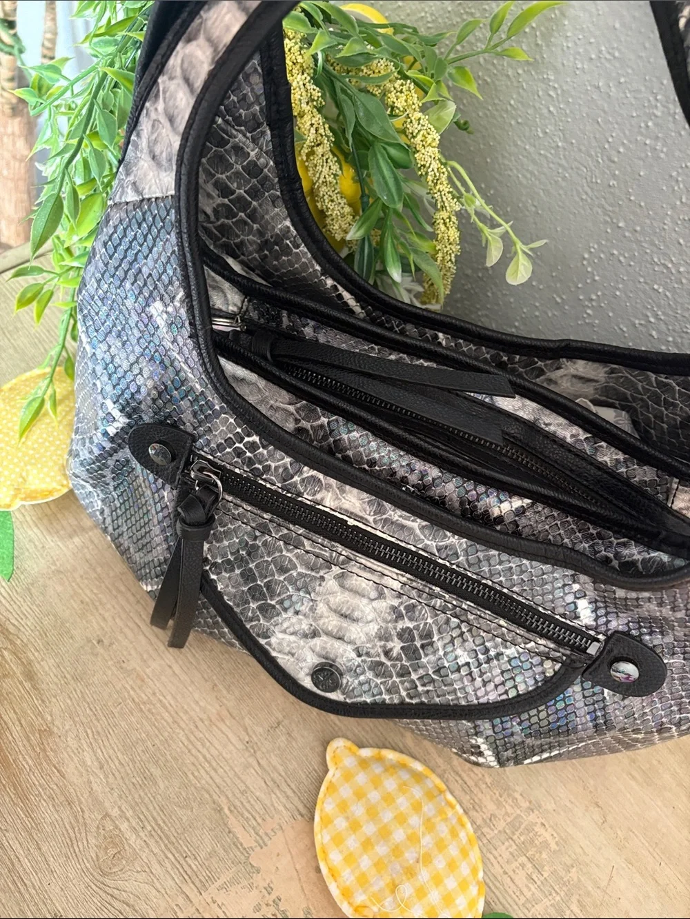 Simply Vera Snake-Print Shoulder Bag in Gray and Black